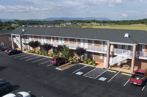 Photo 2 - Affordable Corporate Suites of Waynesboro