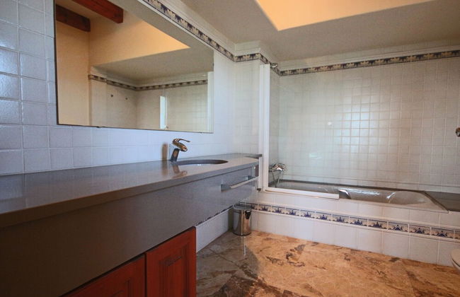 Private 4-bedroom Villa w/ Pool, Summer Kitchen & Expansive Living Space - Foto 28