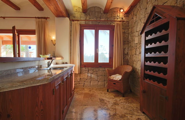 Private 4-bedroom Villa w/ Pool, Summer Kitchen & Expansive Living Space - Foto 27