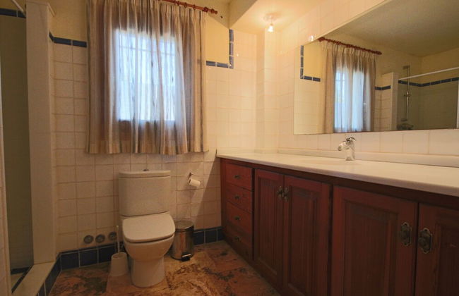 Private 4-bedroom Villa w/ Pool, Summer Kitchen & Expansive Living Space - Foto 26