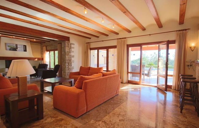 Private 4-bedroom Villa w/ Pool, Summer Kitchen & Expansive Living Space - Foto 21
