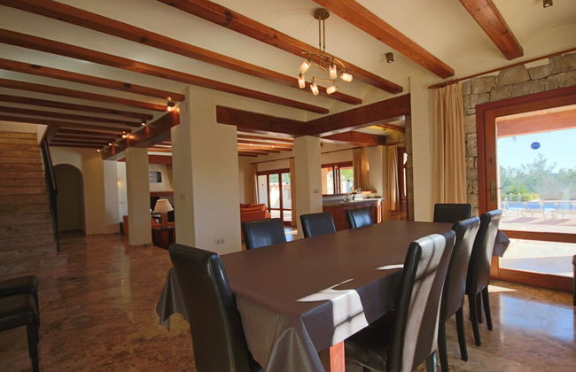 Private 4-bedroom Villa w/ Pool, Summer Kitchen & Expansive Living Space - Foto 12