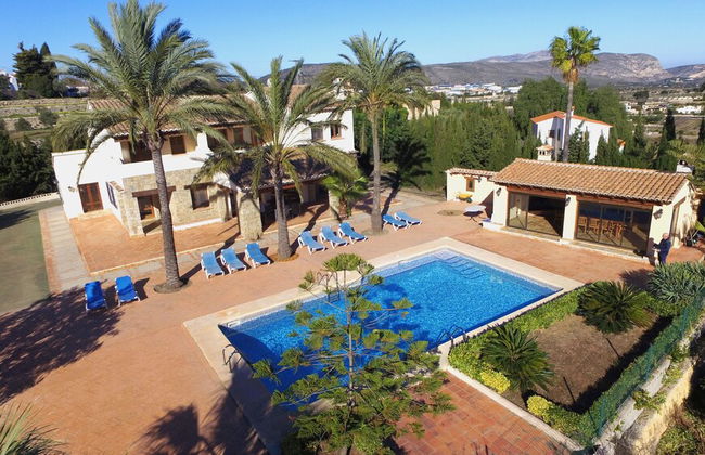 Private 4-bedroom Villa w/ Pool, Summer Kitchen & Expansive Living Space - Foto 31