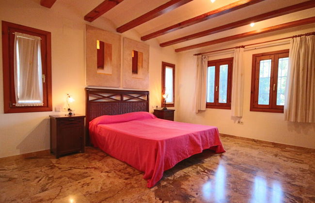 Private 4-bedroom Villa w/ Pool, Summer Kitchen & Expansive Living Space - Foto 8