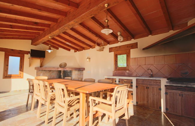 Private 4-bedroom Villa w/ Pool, Summer Kitchen & Expansive Living Space - Foto 13