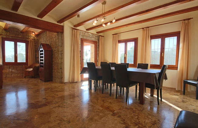 Private 4-bedroom Villa w/ Pool, Summer Kitchen & Expansive Living Space - Foto 10