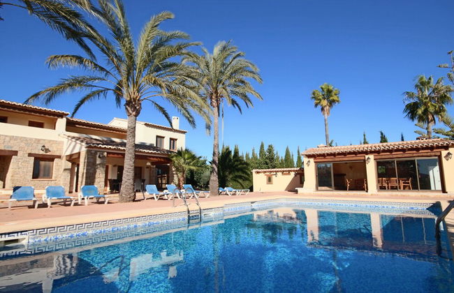 Private 4-bedroom Villa w/ Pool, Summer Kitchen & Expansive Living Space - Foto 36