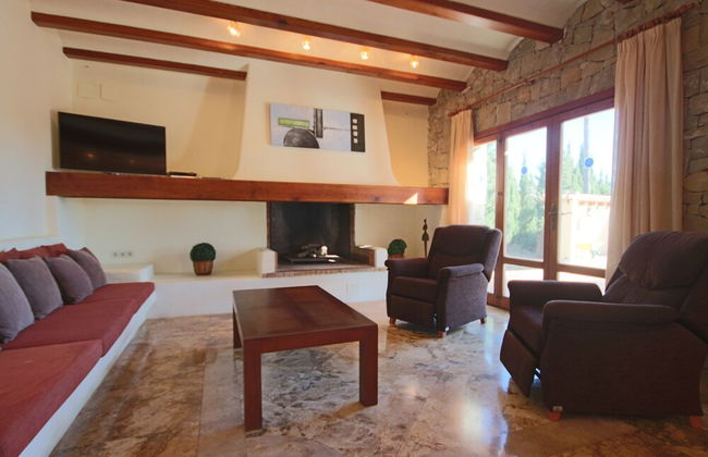 Private 4-bedroom Villa w/ Pool, Summer Kitchen & Expansive Living Space - Foto 18