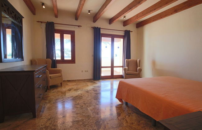 Private 4-bedroom Villa w/ Pool, Summer Kitchen & Expansive Living Space - Foto 2