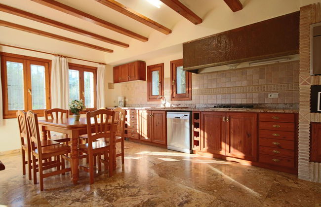 Private 4-bedroom Villa w/ Pool, Summer Kitchen & Expansive Living Space - Foto 15