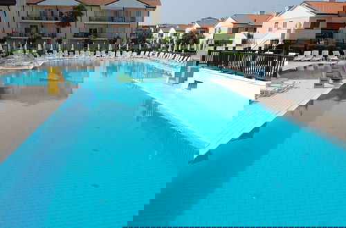 Foto 19 - Sun Drenched Seaside Holiday Home with Pool near Venice