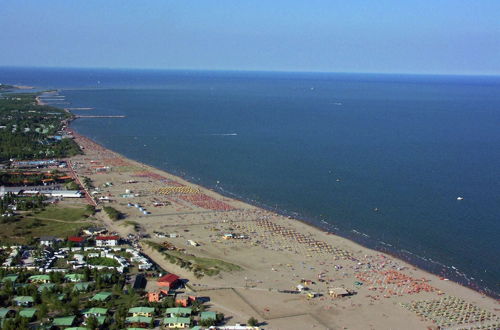 Photo 15 - Sun Drenched Seaside Holiday Home near Venice