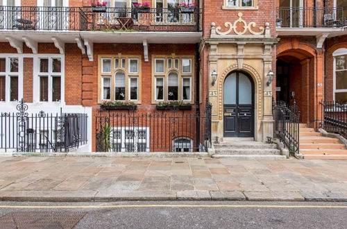 Photo 22 - Traditional 1 Bed in Chelsea Near Harrods