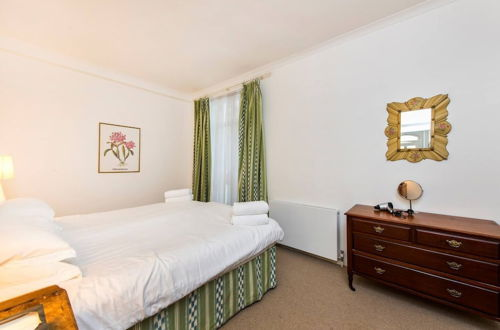 Photo 3 - Traditional 1 Bed in Chelsea Near Harrods
