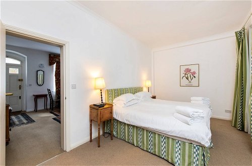 Photo 5 - Traditional 1 Bed in Chelsea Near Harrods