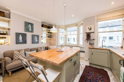 Photo 18 - Charming, Recently Renovated 2-bed in Fulham