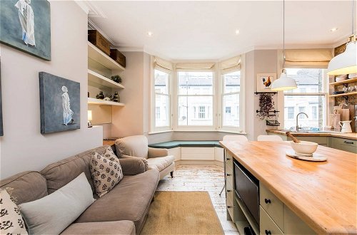 Photo 13 - Charming, Recently Renovated 2-bed in Fulham