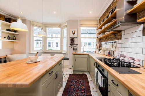 Photo 16 - Charming, Recently Renovated 2-bed in Fulham