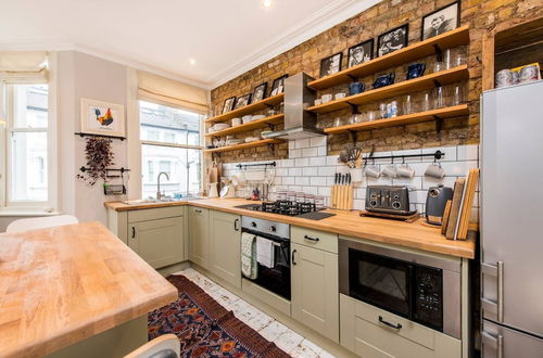 Photo 15 - Charming, Recently Renovated 2-bed in Fulham