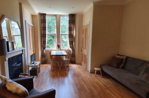 Photo 10 - Cosy & Modern Apartment in Central Edinburgh