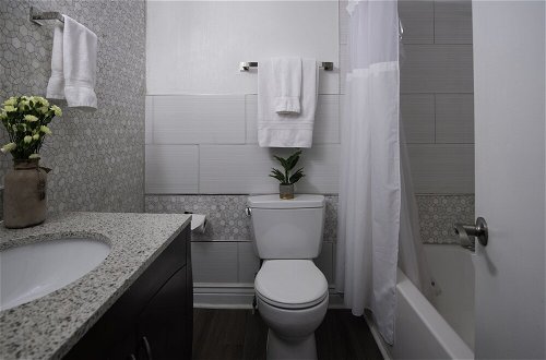 Photo 12 - 5 BR for 10! Prime Spot Near FR QT by YouRent
