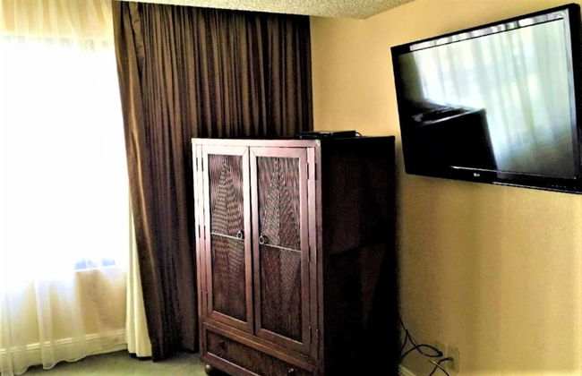 Jockey Resort Suites Center Strip - Photo 8