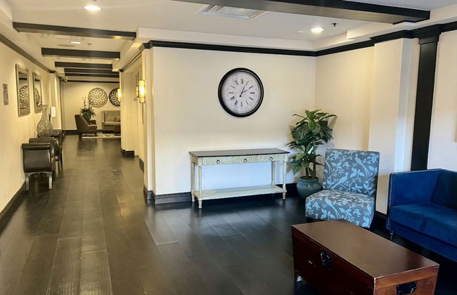 Jockey Resort Suites Center Strip - Photo 72