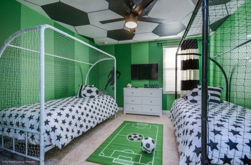 Foto 9 - Themed Kids Room & Movie Theater Room 8 Bedroom Villa by Redawning