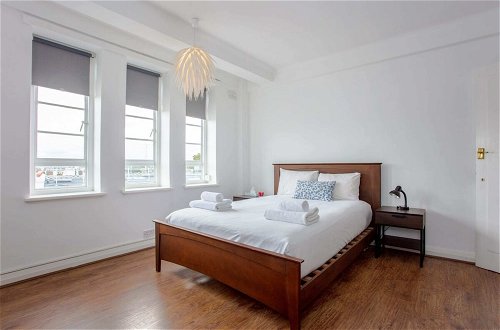 Photo 2 - Contemporary 2 Bedroom Flat in Bayswater