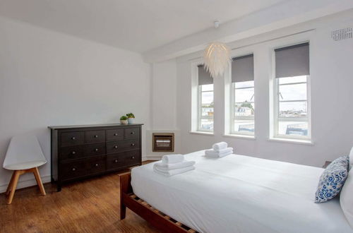 Photo 3 - Contemporary 2 Bedroom Flat in Bayswater