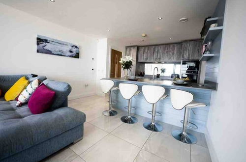 Photo 10 - No2 Sandy Bay , Luxury Beachfront Apartment