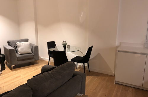 Photo 16 - Luxury 2 Bed 2 Bath Apartments next to kings cross