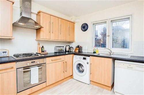 Foto 11 - Stunning Spacious South London 1 Bed Apartment with Balcony