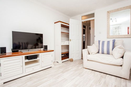 Photo 1 - Stunning Spacious South London 1 Bed Apartment with Balcony