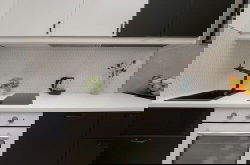 Photo 8 - Modern Studio With Balcony by Renters
