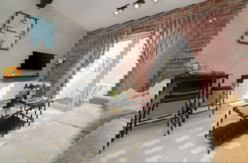 Photo 2 - Modern Studio With Balcony by Renters
