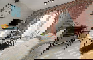 Photo 2 - Modern Studio With Balcony by Renters