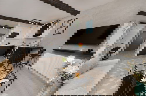 Photo 6 - Modern Studio With Balcony by Renters