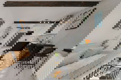 Photo 5 - Modern Studio With Balcony by Renters