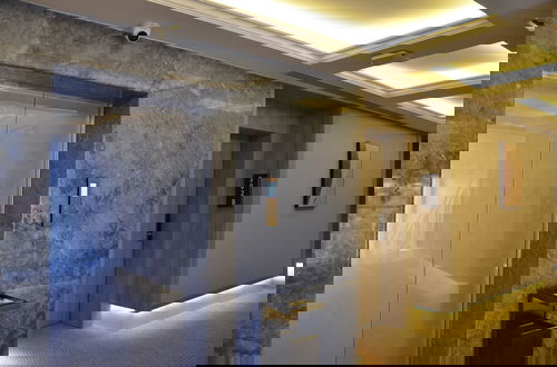 Photo 8 - Crown Suite
