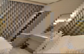 Photo 3 - Crown Suite