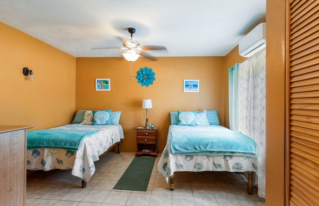 YanceyLargoEstate 2BR Villa w/Mountain Views by RedAwning - Photo 5