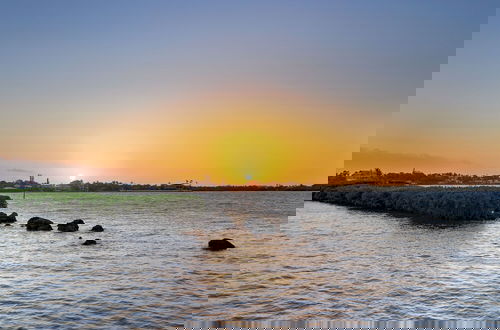Foto 41 - Waterfront Luxury Villa With Sunset Views And Boat Slip 3 Bedroom Townhouse by RedAwning