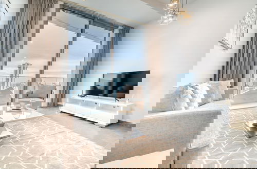 Foto 9 - Elegant 2BR w Breathtaking Marina Balcony