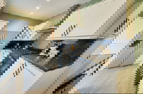 Photo 3 - Host Stay Fifth Avenue