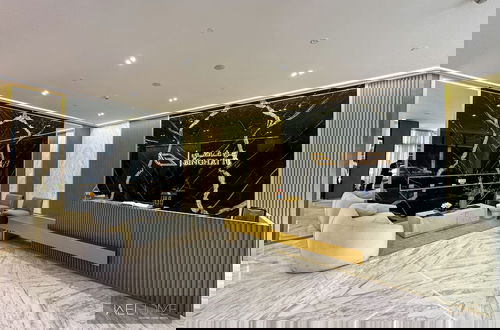 Foto 2 - WelHome - Dubai Delight: Luxe Living 1BR at Binghatti Luna