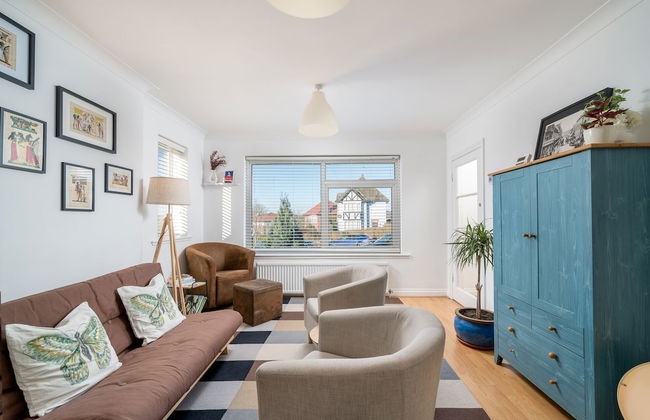 Madika Homes Stunning 2-bed Apartment in Edgware - Foto 4