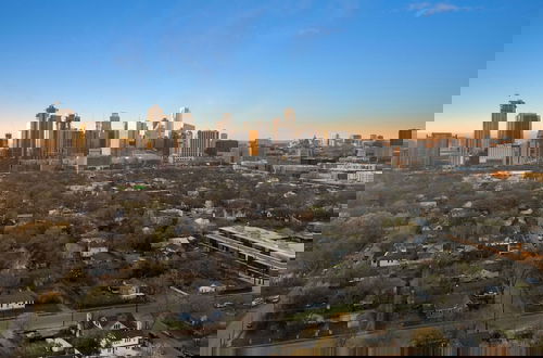 Foto 40 - Gated 5 Bedroom Walkable to East Austin