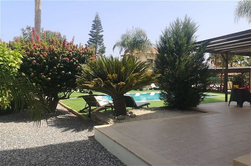 Photo 11 - Stunning Private Villa - Beautiful Gardens & Pool