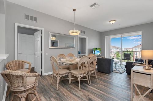 Photo 32 - Newly Remodeled Lakeview Penthouse, Near Conv. Ctr